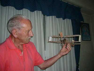 Osvaldo y Voisin.JPG