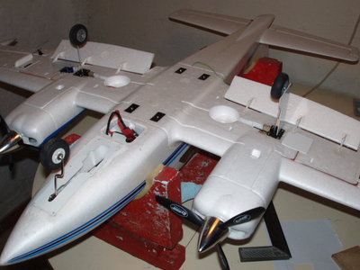 cessna 310 flaps y tren.JPG