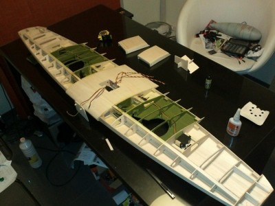 servos de alerones y reenvios de flaps.jpg