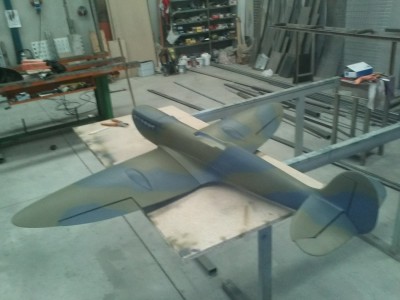 avion pintado y aclarado de pintura.jpg