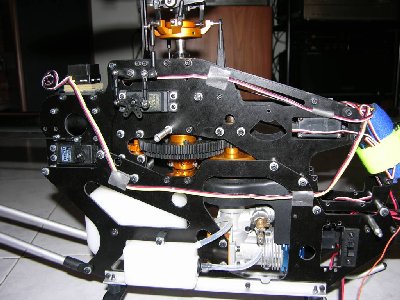 DTALLE GIROSCOPO Y SERVOS MONTADOS 2.JPG