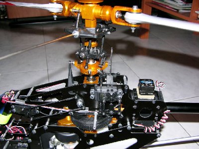 DTALLE GIROSCOPO Y SERVOS MONTADOS 1.JPG