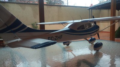 cessna182_ec-zhf.jpg