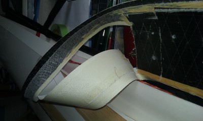 1º se limpia sanea  y sapartan a un lado las partes deslaminadas de la rotura.jpg