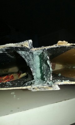 1º vaciado de la espuma del nucleo del larguero para meter el refuerzo de pino.jpg