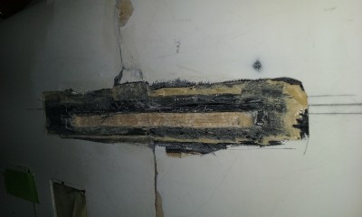 5ºtambien refuerzo en el intrados del ala con mechas de carbono.jpg