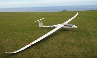 Ventus ya reparado y acabado todo, en la pista de vuelo.jpg