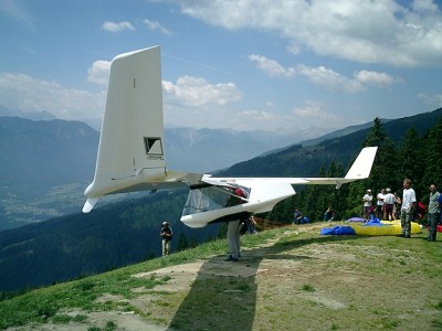 640px-Swift'Lite_glider_foot_launched_glider_prior_to_take-off.jpg