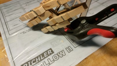 12 pinzas en el marginal.jpg