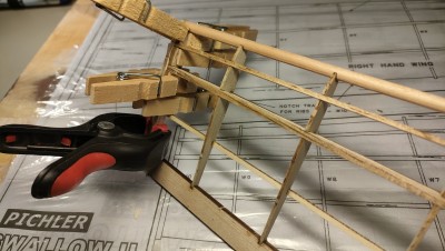 13 pinzas en el marginal.jpg