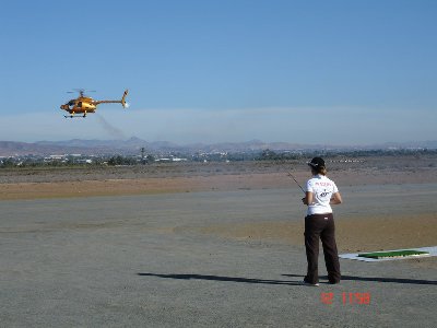 Raquel y su maqueta.JPG