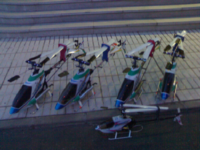 los 4,5 fantasticos en la puerta del fantastico hotel.png